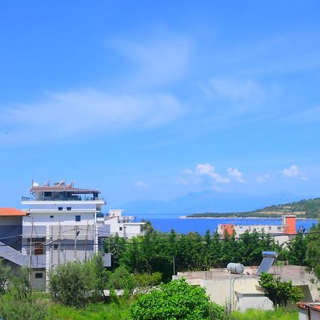 Lux Apartments Ксамил Екстериор снимка