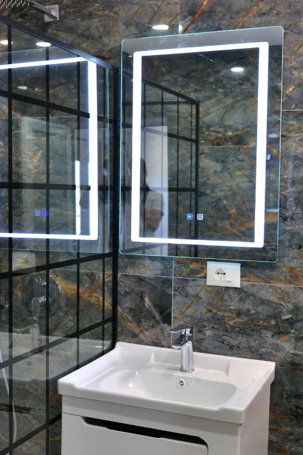 Lux Apartments Ксамил Екстериор снимка