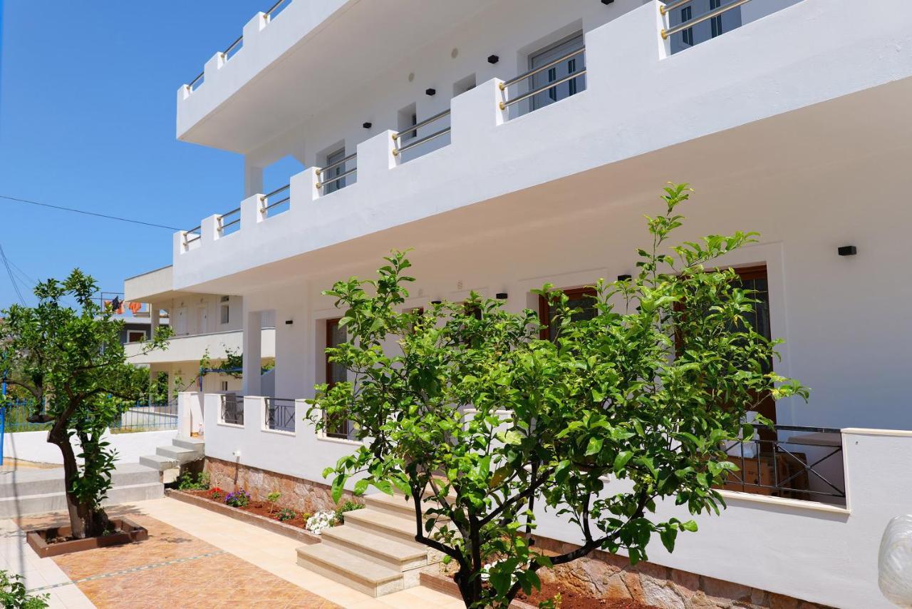 Lux Apartments Ксамил Екстериор снимка