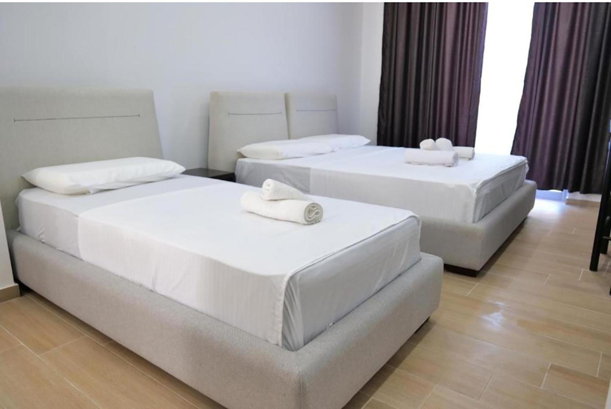Lux Apartments Ксамил Екстериор снимка