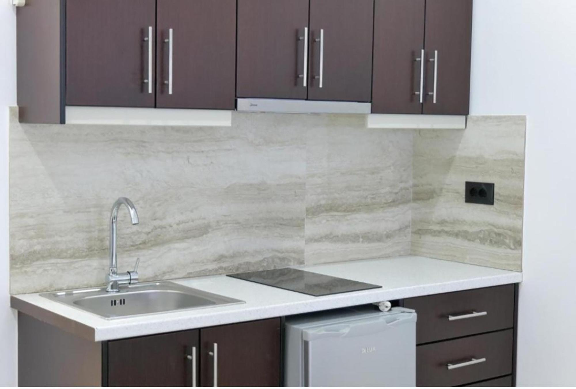 Lux Apartments Ксамил Екстериор снимка