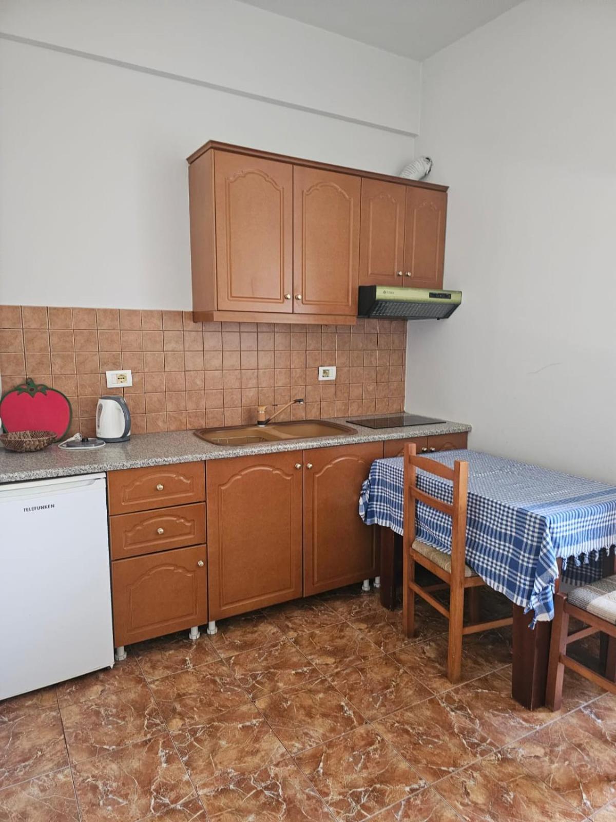 Lux Apartments Ксамил Екстериор снимка