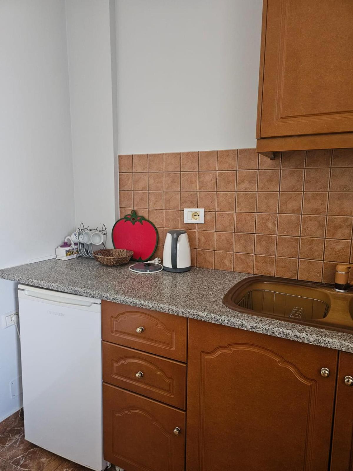 Lux Apartments Ксамил Екстериор снимка