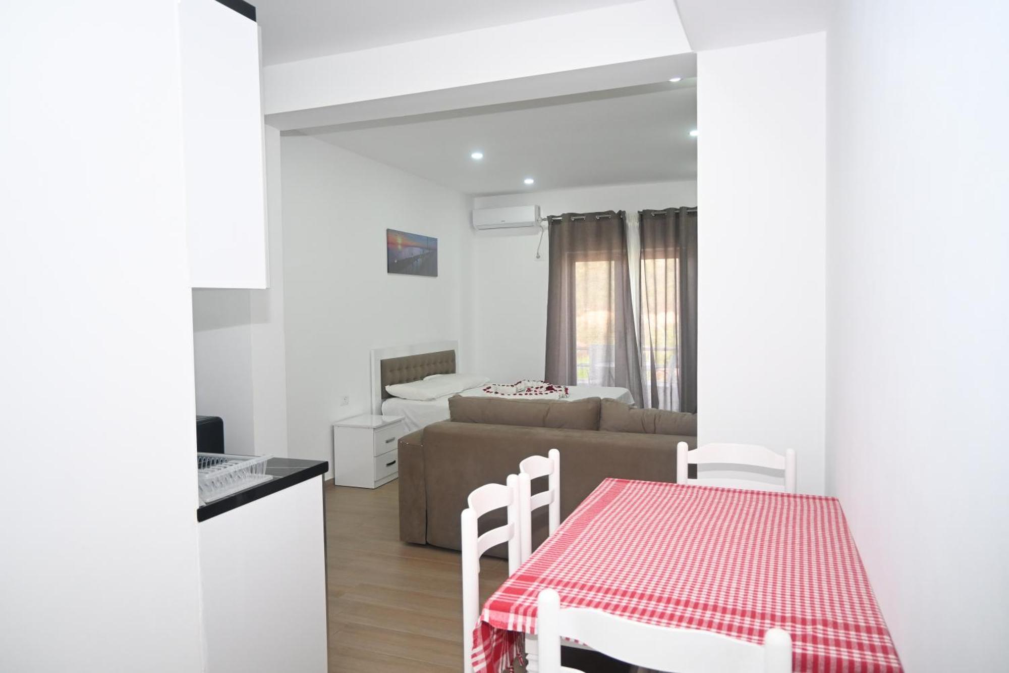 Lux Apartments Ксамил Екстериор снимка