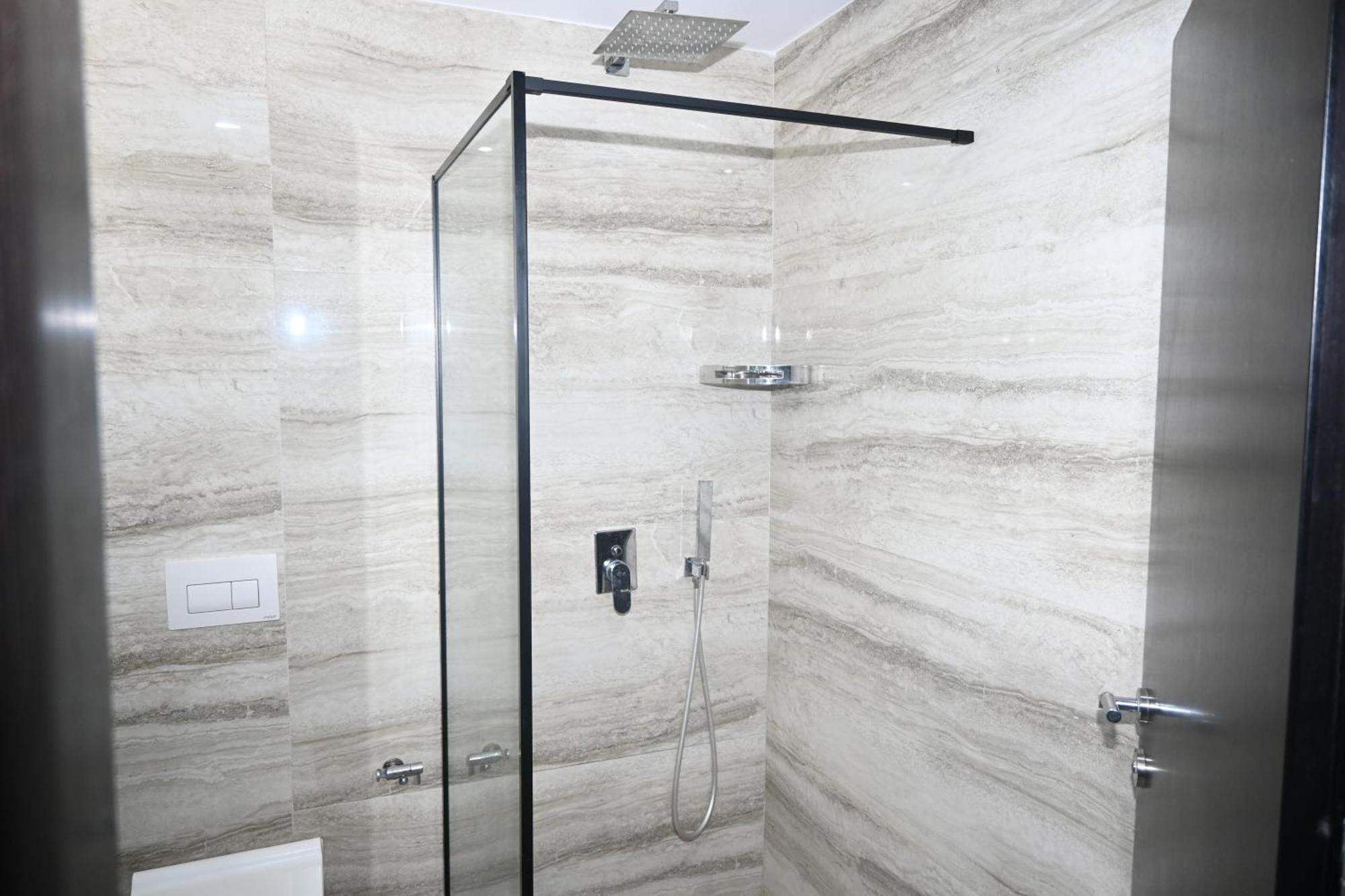 Lux Apartments Ксамил Екстериор снимка